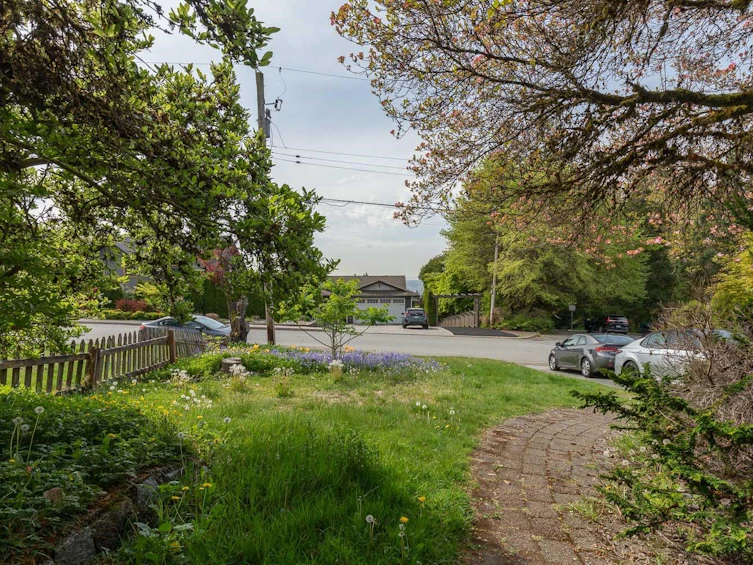 164 E Carisbrooke Road, North Vancouver, BC, V7N 1M9 - 3