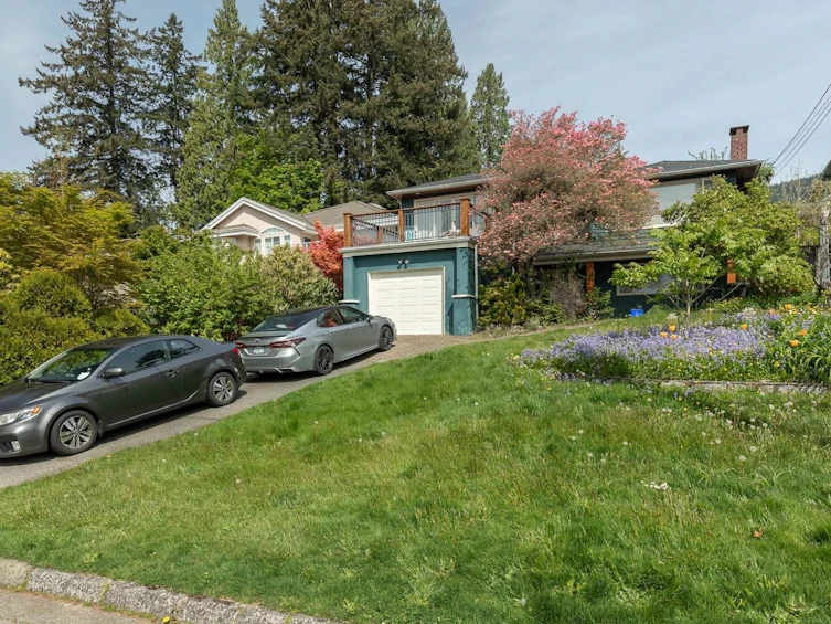 164 E Carisbrooke Road, North Vancouver, BC, V7N 1M9 - 2