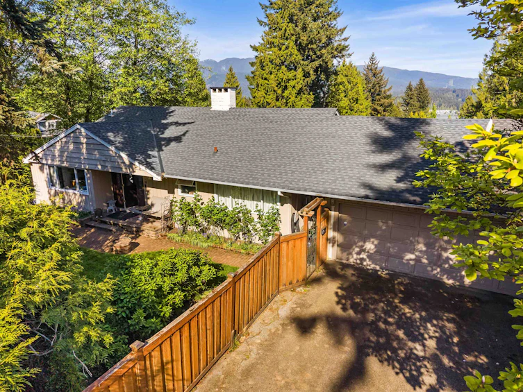 998 Fairway Drive, North Vancouver, BC, V7G 1L8 - 3