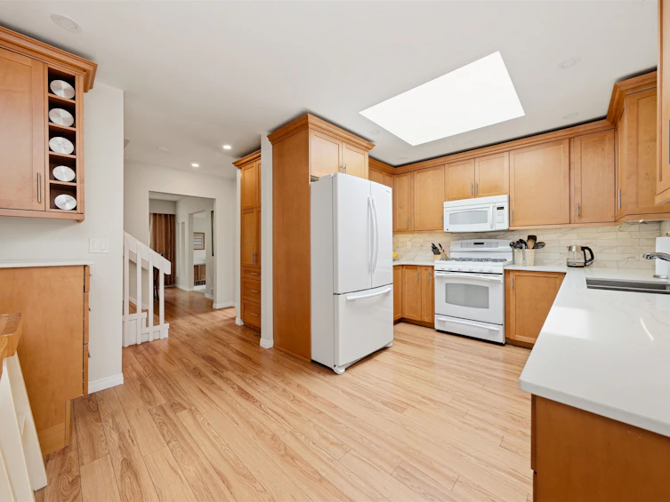 2563 Ashurst Avenue, Coquitlam, BC, V3K 5T7 - 10