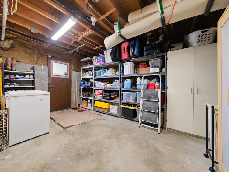 2563 Ashurst Avenue, Coquitlam, BC, V3K 5T7 - 32