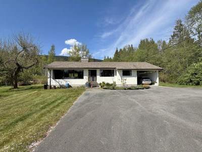 1346 Russell Road - 2