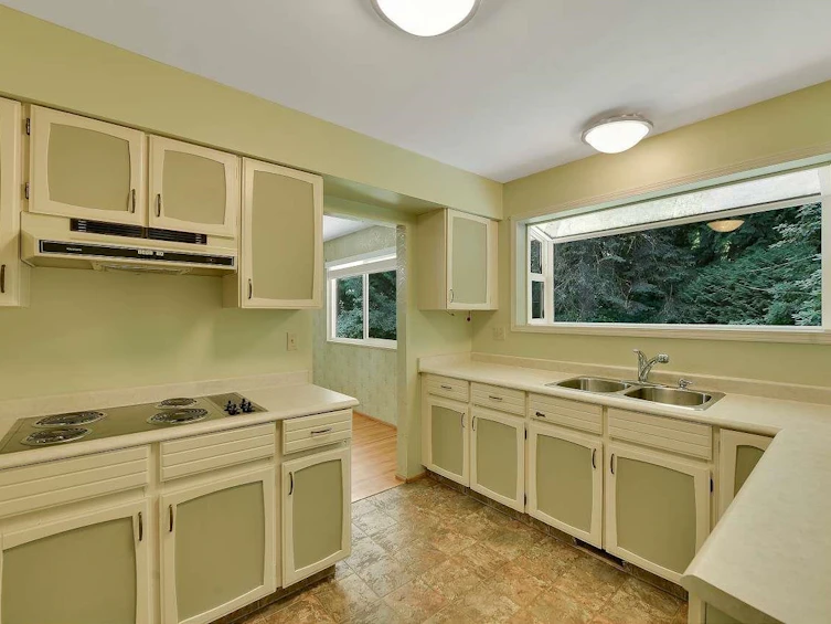 13428 Crescent Road, Surrey, BC, V4P 1K8 - 13