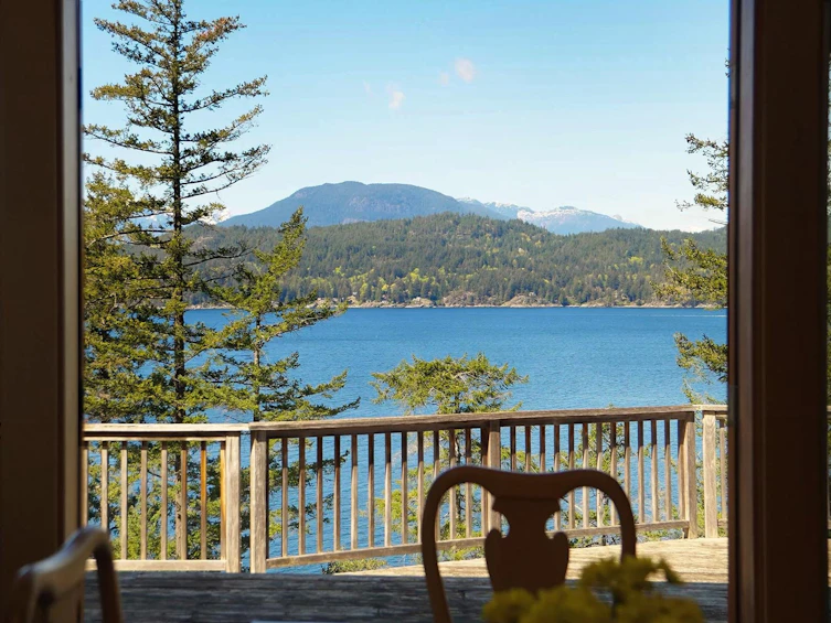 520 Smugglers Cove Road, Bowen Island, BC, V0N 1G1 - 2