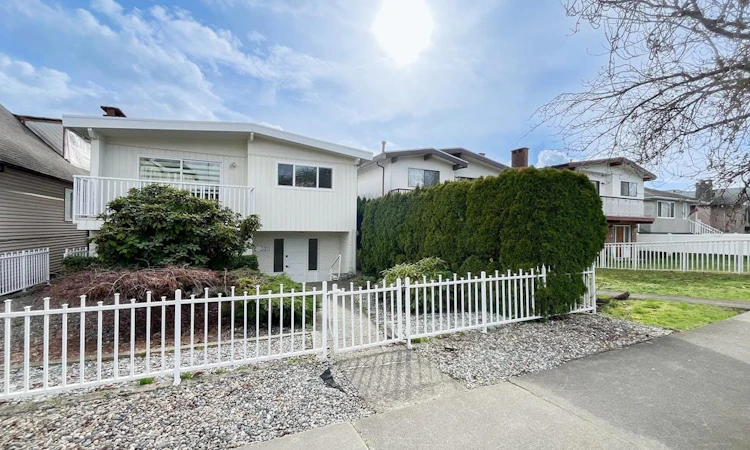 320 E 57th Avenue