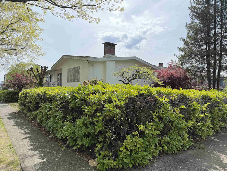 3660 E 22nd Avenue, Vancouver, BC, V5M 2Z7 - 2