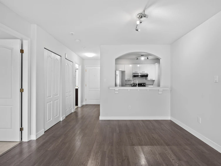 304-5500 Lynas Lane, Richmond, BC, V7C 5R5 - 8