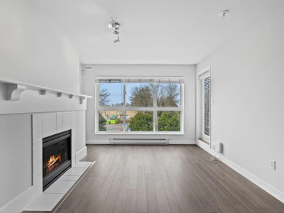 304-5500 Lynas Lane - 2