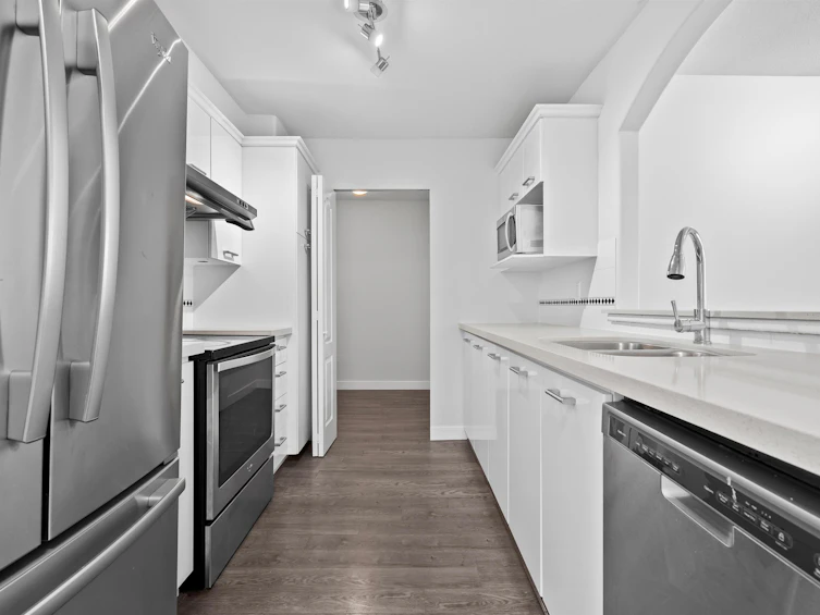 304-5500 Lynas Lane, Richmond, BC, V7C 5R5 - 11