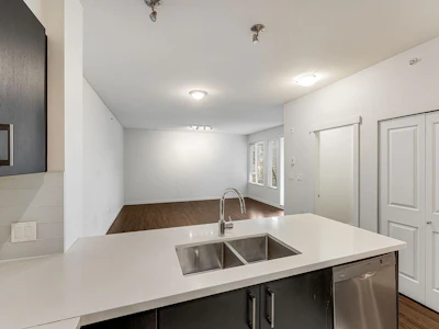 422-3133 Riverwalk Avenue - 5