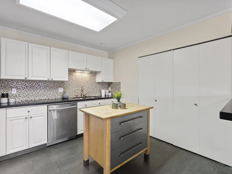 425-3 Rialto Court, New Westminster, BC, V3M 6P2 - 8