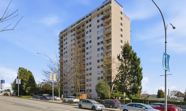 1605-320 Royal Avenue
