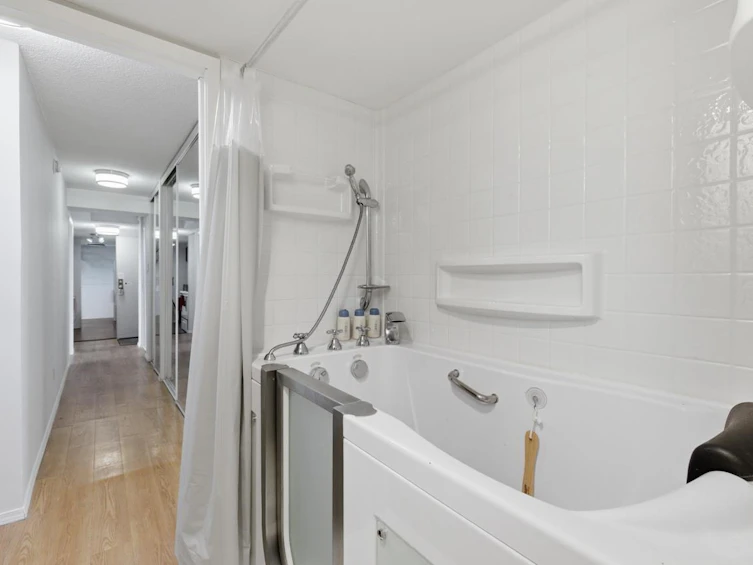 1605-320 Royal Avenue, New Westminster, BC, V3L 5C6 - 22