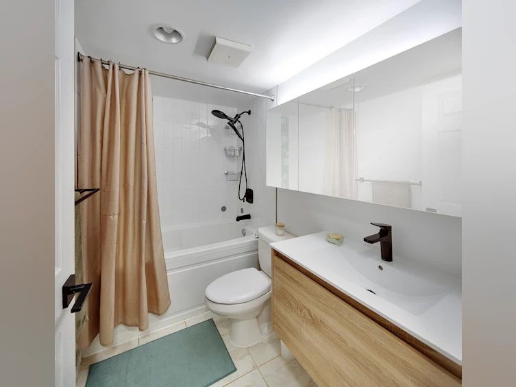 207-3280 W Broadway, Vancouver, BC, V6K 2H4 - 23