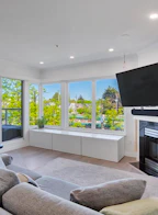 207 3280 W Broadway