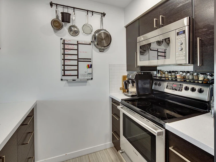 207-3280 W Broadway, Vancouver, BC, V6K 2H4 - 16