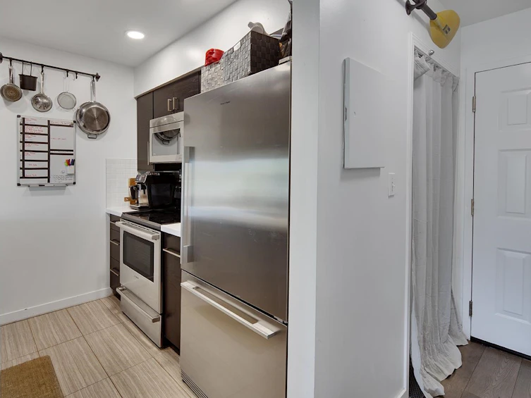 207-3280 W Broadway, Vancouver, BC, V6K 2H4 - 17