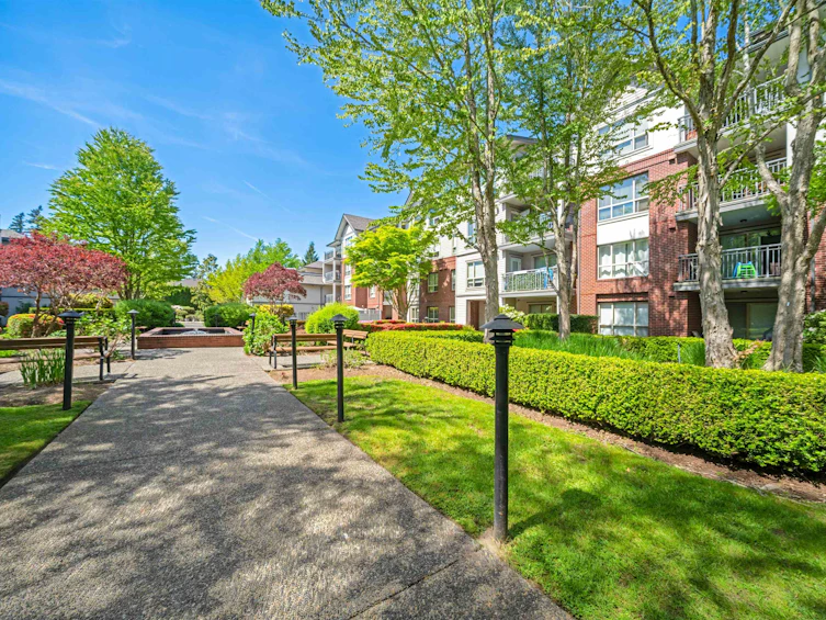 305-2167 152 Street, Surrey, BC, V4A 4P1