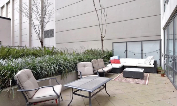 409-933 Hornby Street
