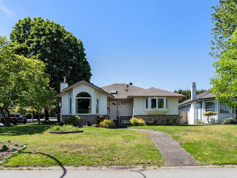 9109 160a Street, Surrey BC V4N 3A6