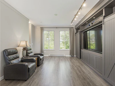 2-10735 84 Avenue - 5