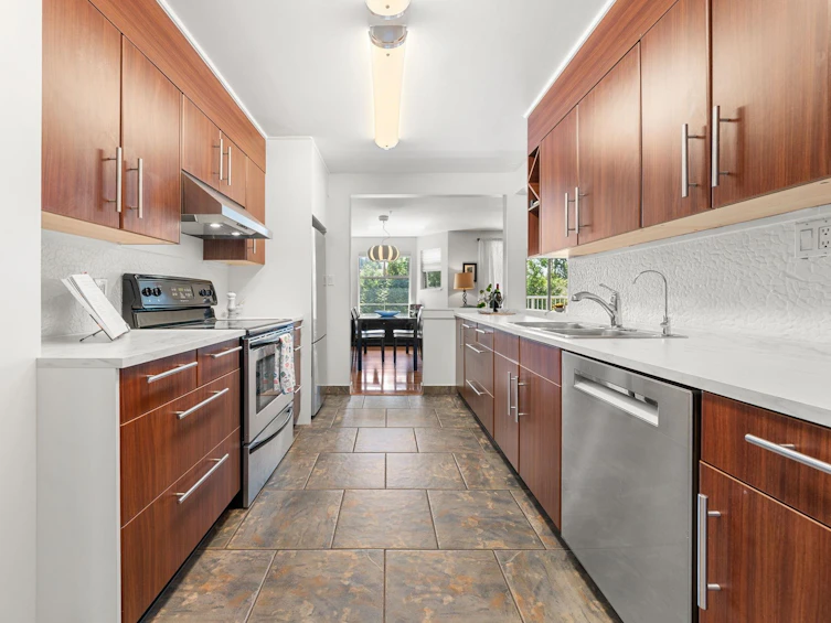 202-1000 Bowron Court, North Vancouver, BC, V7H 2V7 - 8