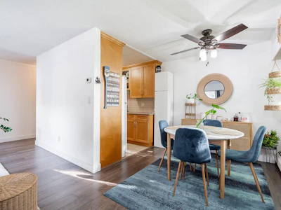 207-1025 Cornwall Street - 3