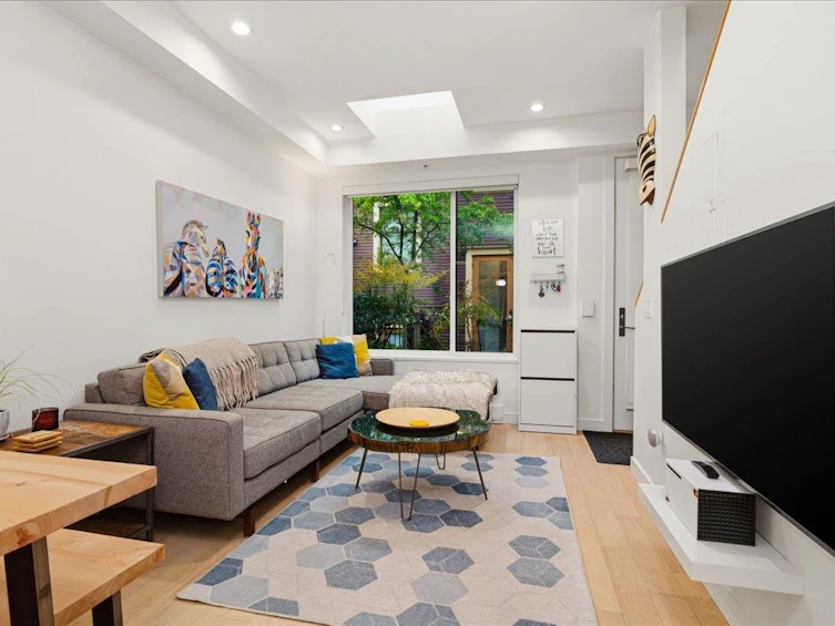 1047 Victoria Drive, Vancouver, BC, V5L 2K9 - 4