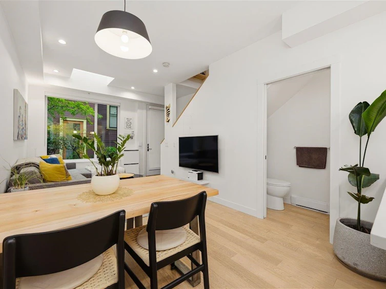 1047 Victoria Drive, Vancouver, BC, V5L 2K9 - 5