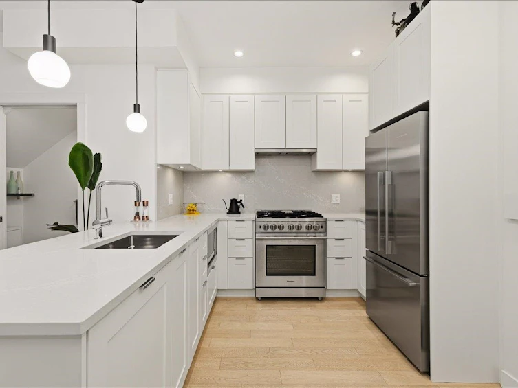 1047 Victoria Drive, Vancouver, BC, V5L 2K9 - 9
