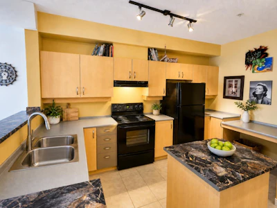 121-10866 City Parkway - 3