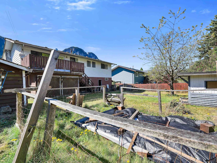 38319 Westway Avenue, Squamish, BC, V8B 0W6 - 26