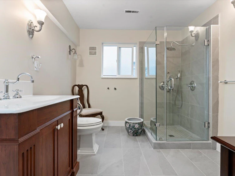5263 Wales Street, Vancouver, BC, V5R 3M7 - 5