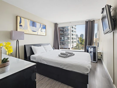 305-689 Abbott Street - 5