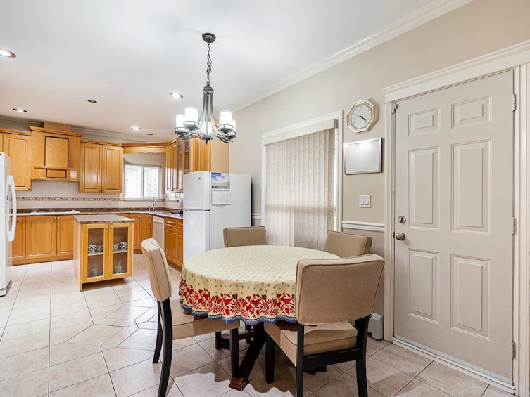 8358 144 Street, Surrey, BC, V3W 5T5 - 11
