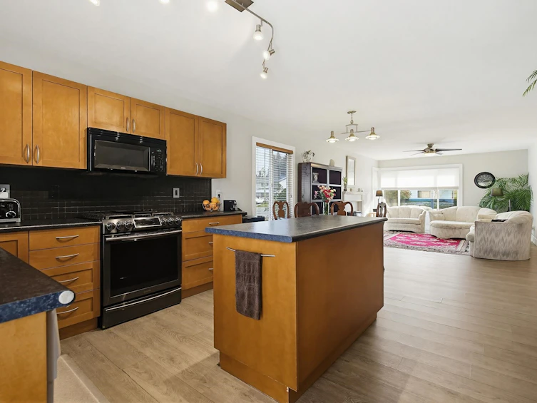 33275 Cherry Avenue, Mission, BC, V2V 2V3 - 11