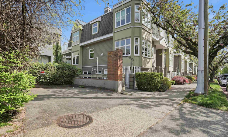 737 W 7th Avenue