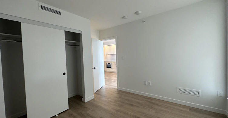 190X-13738 Central Avenue, Surrey, BC, V3T 0X5 - 3