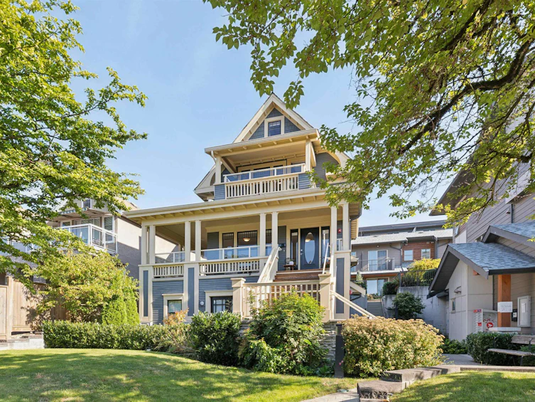 1-244 E 5th Street, North Vancouver, BC, V7L 1L7