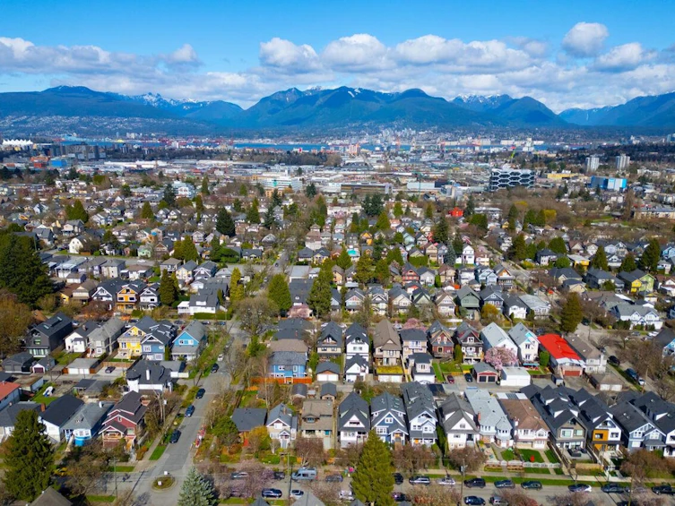 1026 E 13th Avenue, Vancouver, BC, V5T 2L8 - 35