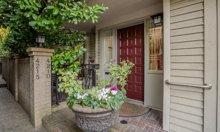 4210 Nautilus Close