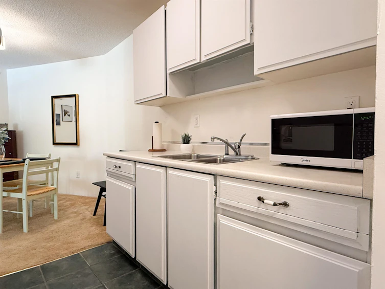 218-15020 North Bluff Road, Surrey, BC, V4B 5A4 - 11