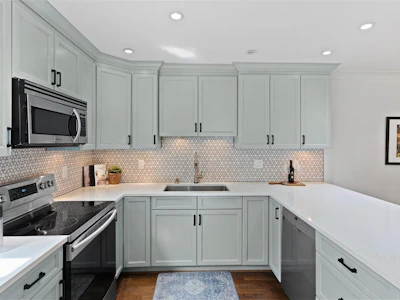 8-1266 W 6th Avenue - 2