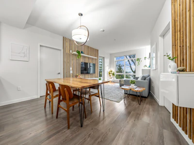 328-22 E Royal Avenue - 3