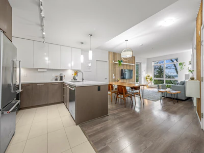 328-22 E Royal Avenue - 5