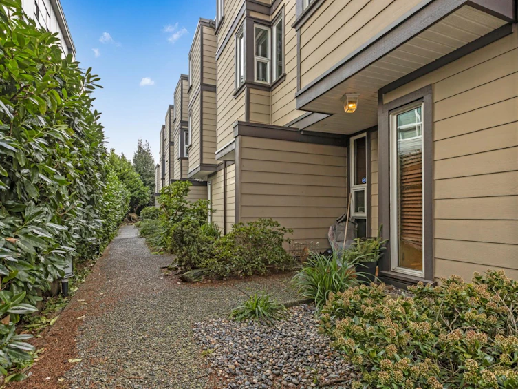5-1535 St. Georges Avenue, North Vancouver, BC, V7L 3J6