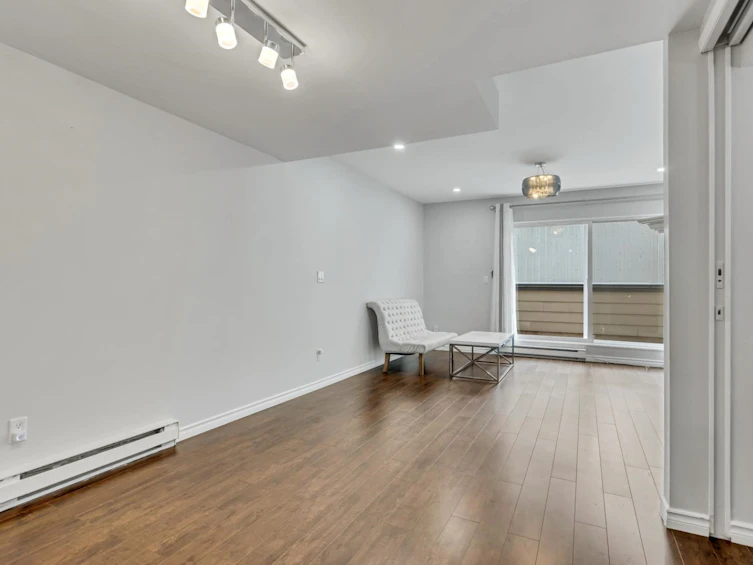 5-1535 St. Georges Avenue, North Vancouver, BC, V7L 3J6 - 4