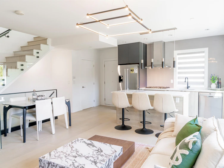 7359 Oak Street, Vancouver, BC, V6P 1V9