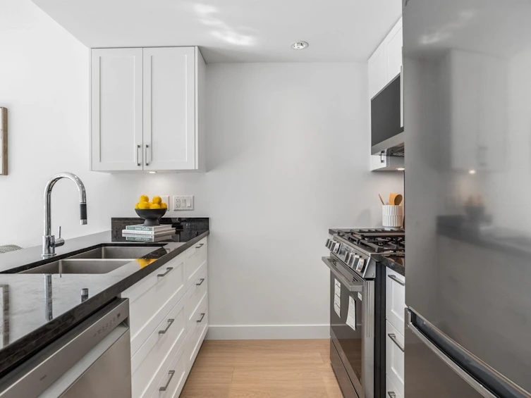 605-1708 Columbia Street, Vancouver, BC, V5Y 0H7 - 8