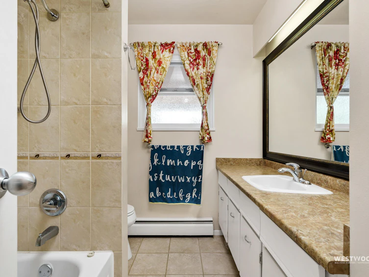 6858 Tyne Street, Vancouver, BC, V5S 3M5 - 8
